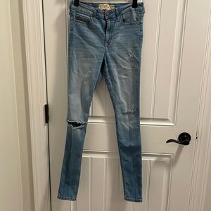 Hollister Super Skinny High Rise  Distressed Jean (Size 28 x 33, 7L)